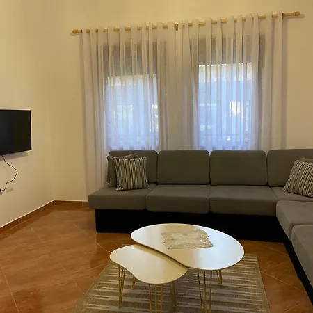 Milis And Apartmán Golem (Tirana)